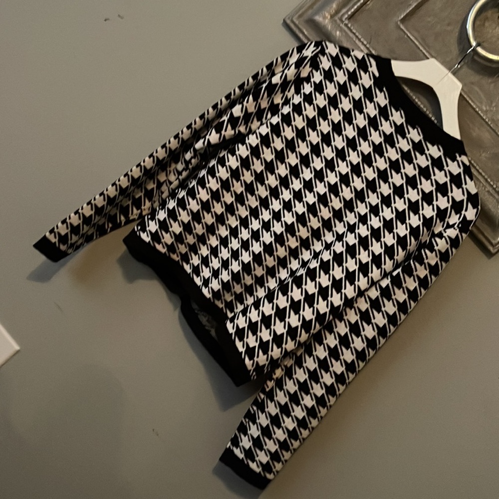 Sweater Block Bone Color. Small Size New - image 4